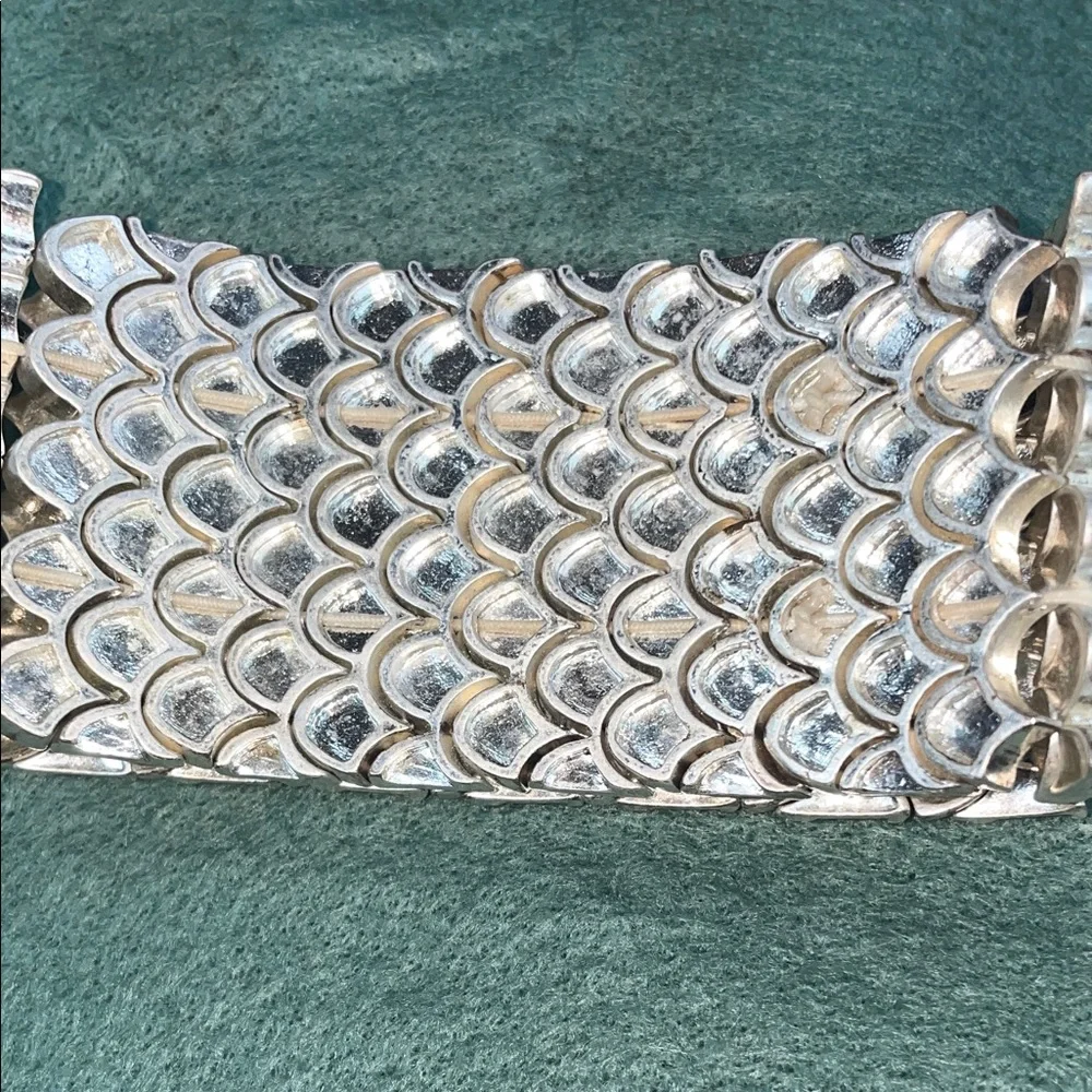 Silver Scale Pattern Bracelet - Picture 3 of 3